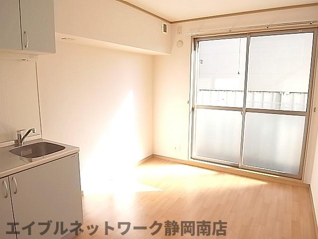 居室・リビング　使いやすい居間です