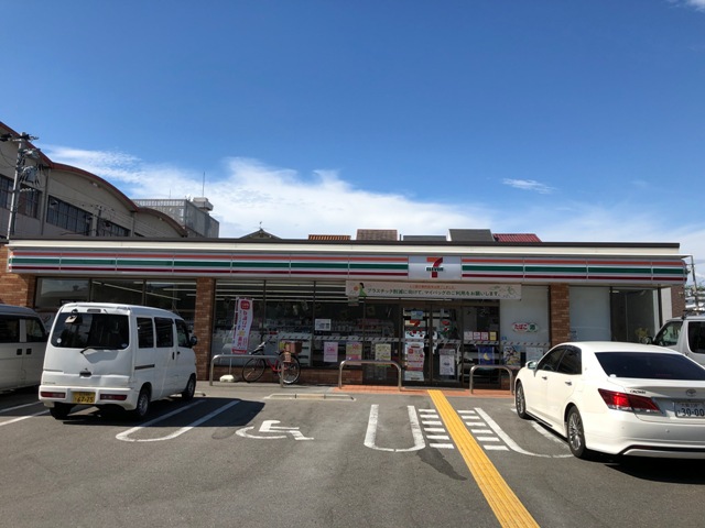 コンビニ　セブンイレブン（コンビニ）まで865m