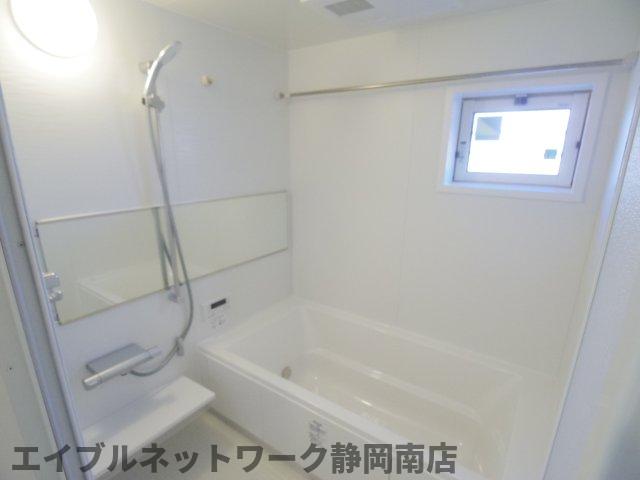 バス・シャワールーム　ゆったり過ごせるお風呂です