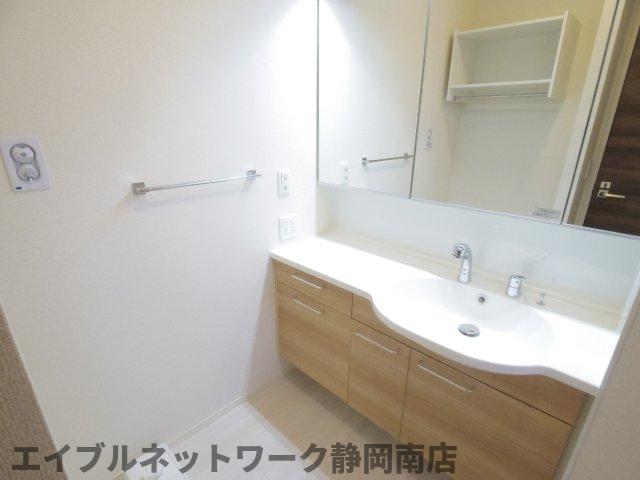 洗面設備　使いやすい洗面所です