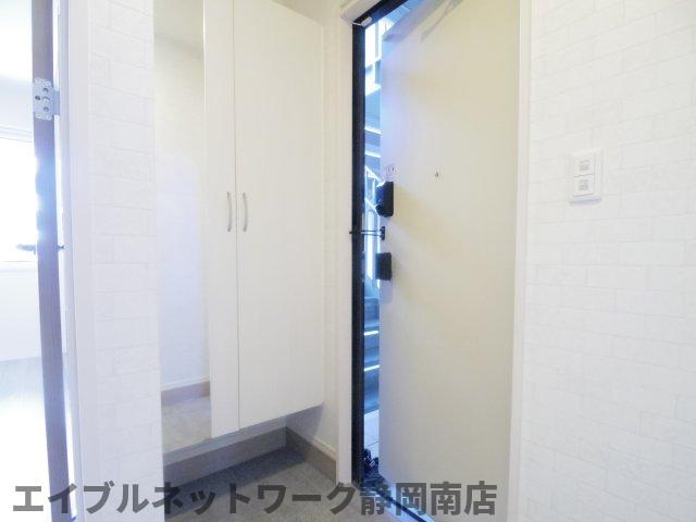 玄関　落ち着いた玄関です