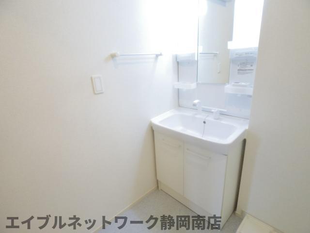 洗面設備　忙しい朝には欠かせない洗面所です