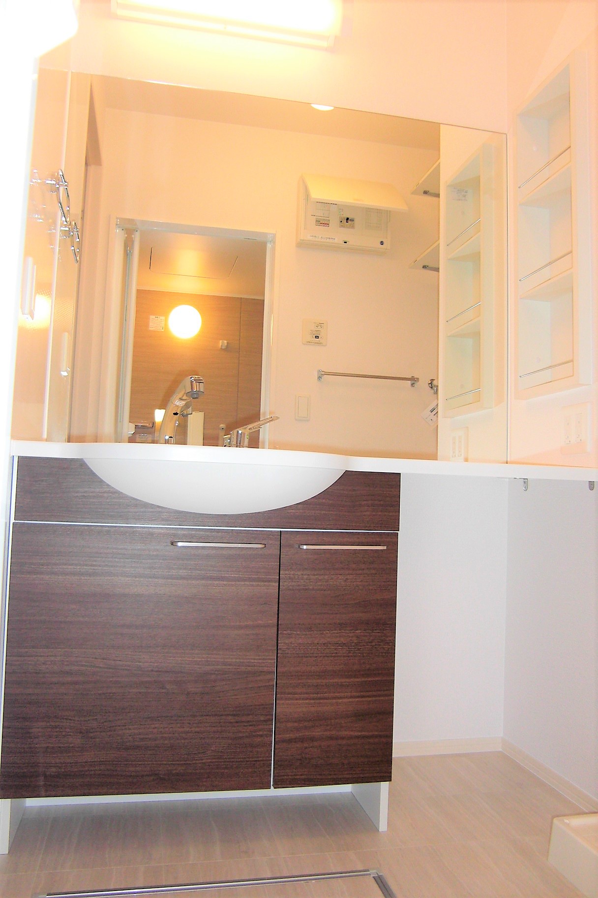 洗面設備　大型洗面台は人気のある設備です！