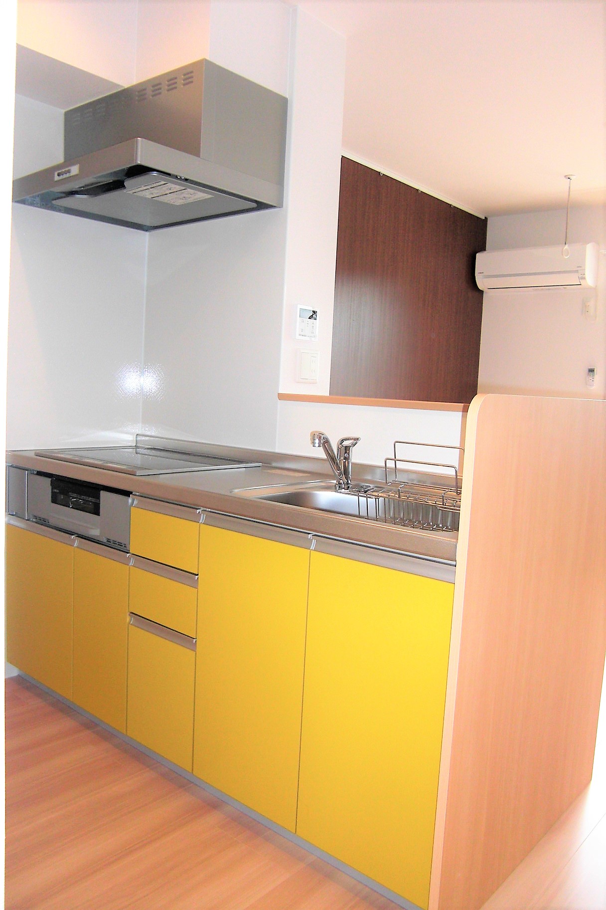 キッチン　カウンタータイプのシステムキッチンです☆