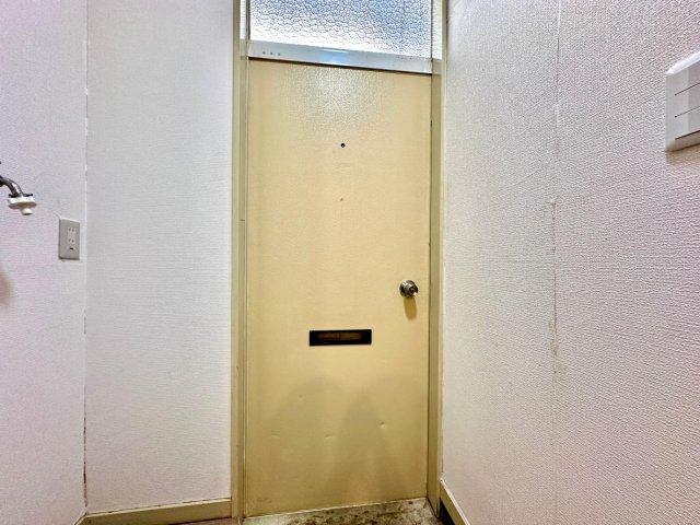 【ウィステリア入谷西の玄関】