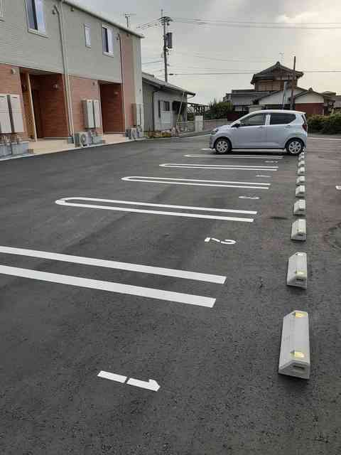 【八女市宅間田のアパートの駐車場】