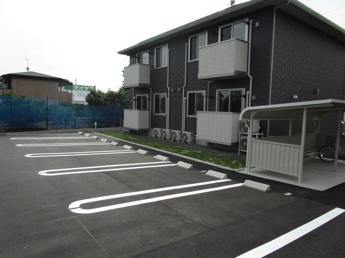 【よつ葉館・蒼い館・まほろ館・ほくと館　まほろ館の駐車場】