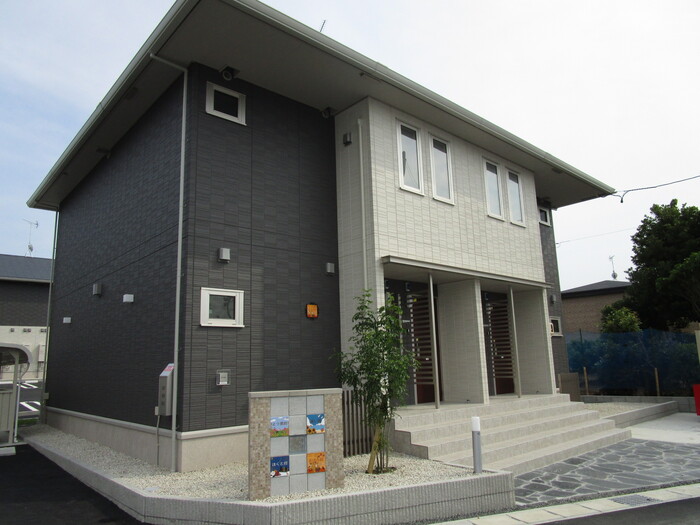 【よつ葉館・蒼い館・まほろ館・ほくと館　まほろ館の建物外観】