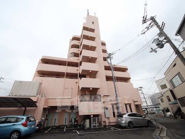 東大阪市菱屋東のマンションの建物外観