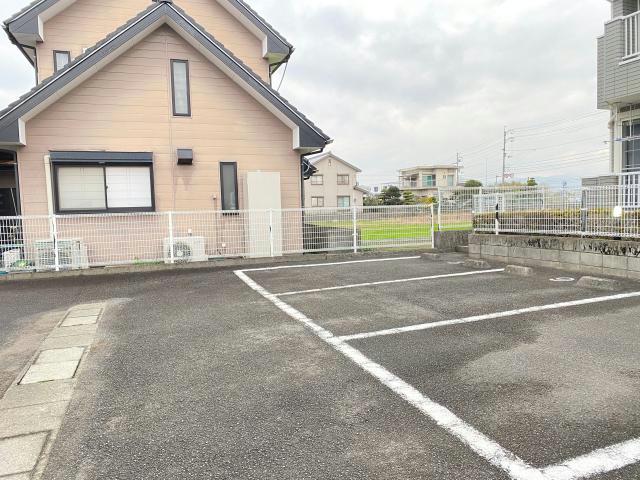 【パインヒル石井Ｂの駐車場】