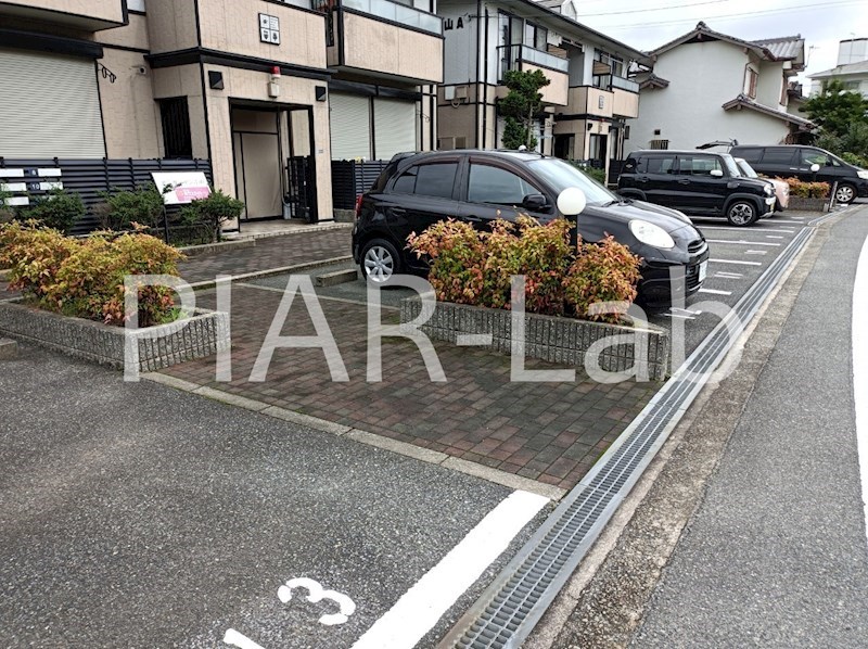 【サンガーデン青山の駐車場】