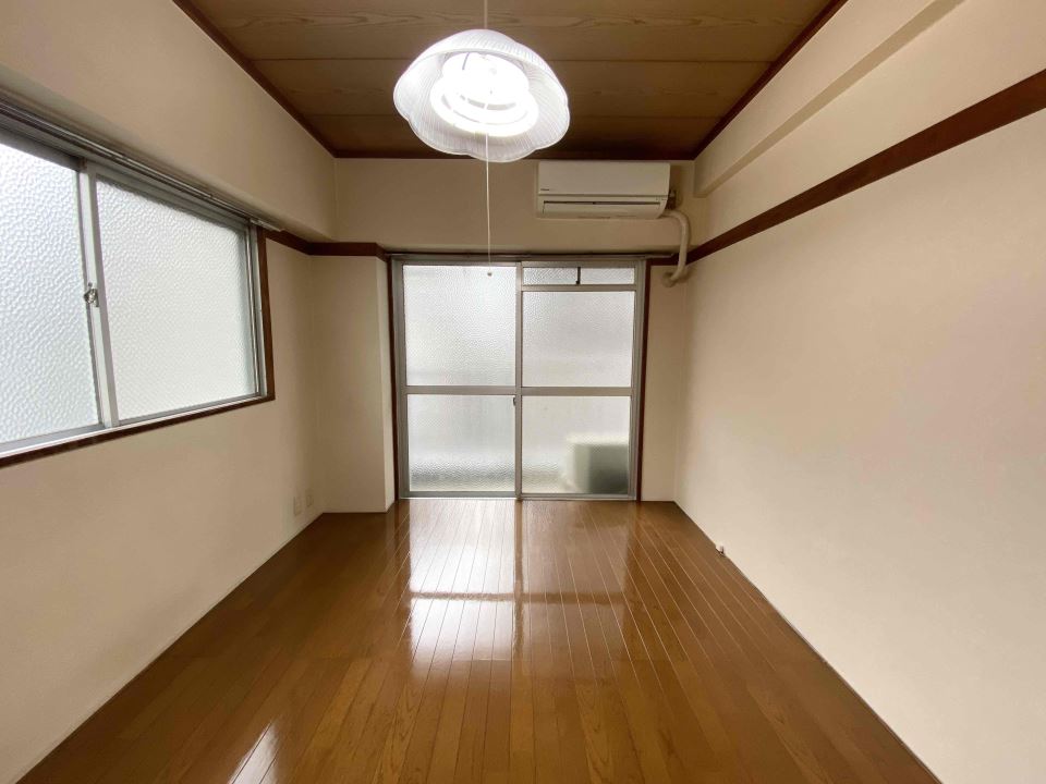 居室・リビング　６畳の洋間です