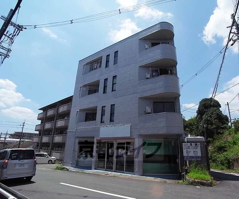 京都市伏見区桃山町丹後のマンションの建物外観