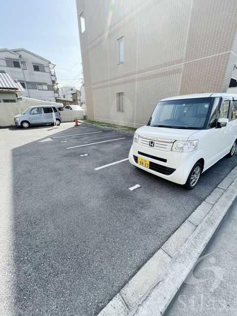 【モルゲン北花田の駐車場】