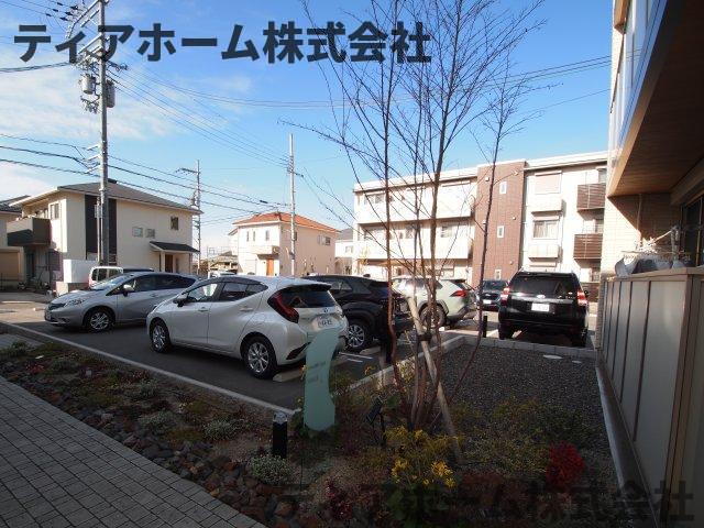 【大和高田市礒野南町のマンションの駐車場】