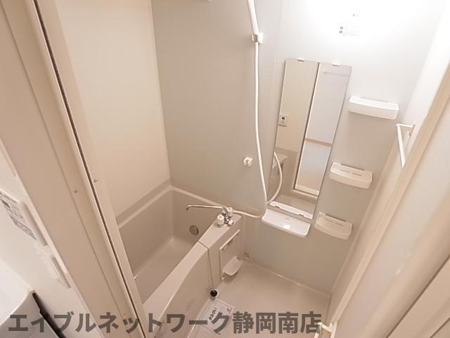 バス・シャワールーム　ゆったり過ごせるお風呂です