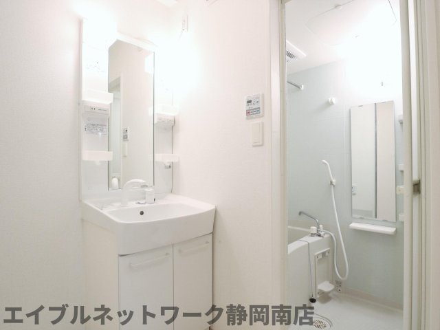 洗面設備　広い洗面スペース