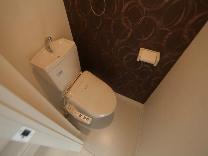 トイレ　温水洗浄暖房便座付トイレ