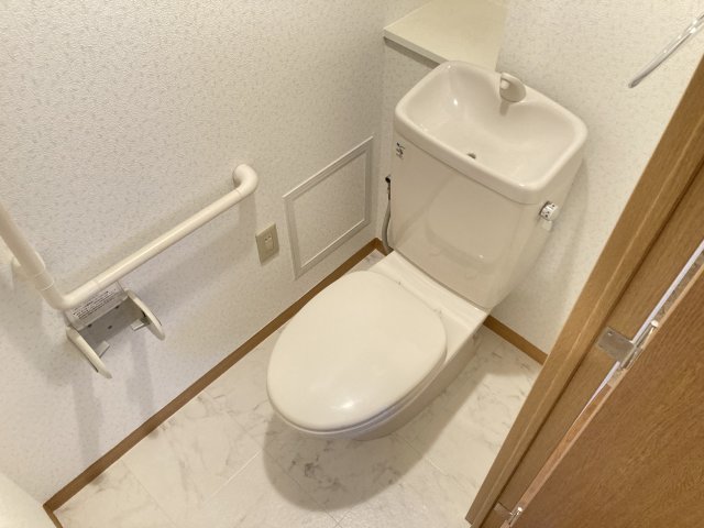 トイレ　別のお部屋の写真です