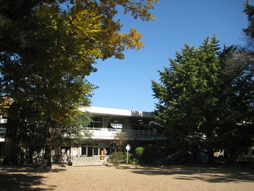 【調布市仙川町のマンションの小学校】