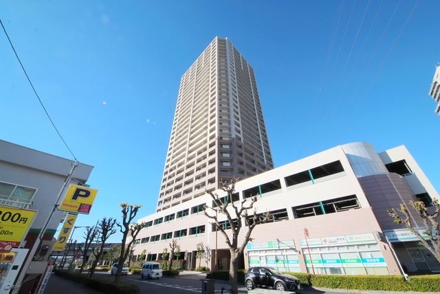 さいたま市中央区上落合のマンションの建物外観