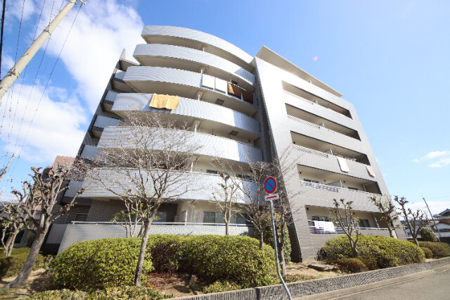 尼崎市食満のマンションの建物外観