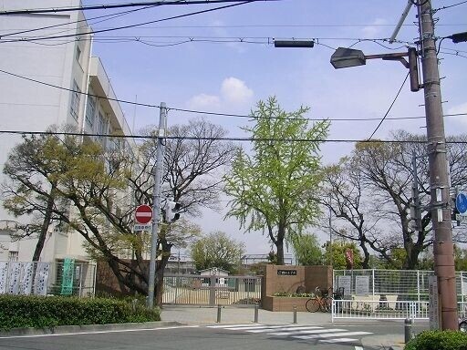 【尼崎市食満のマンションの小学校】