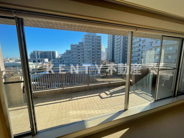 バルコニー　陽当たり良好なバルコニーです