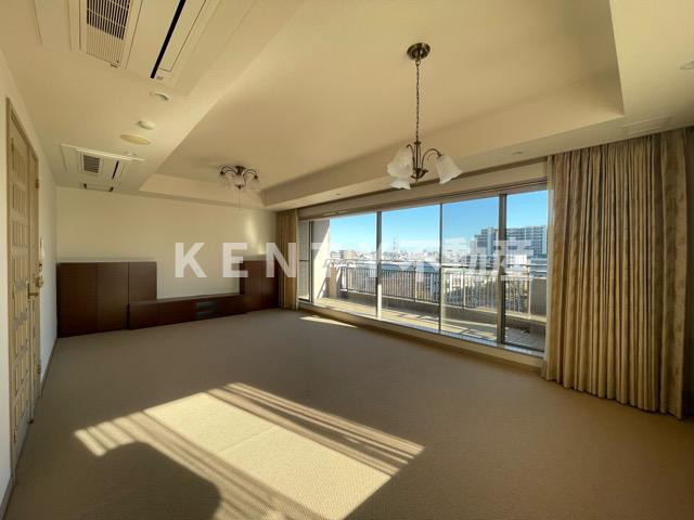 居室・リビング　こちらのリビングで趣味の時間をお楽しみください