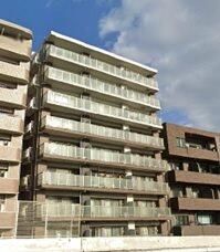 横浜市神奈川区子安通のマンションの建物外観