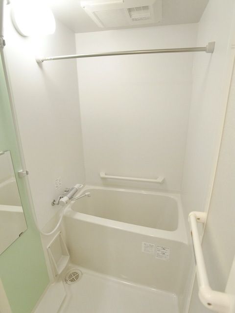 バス・シャワールーム　♪独立したお風呂でゆったりできます♪