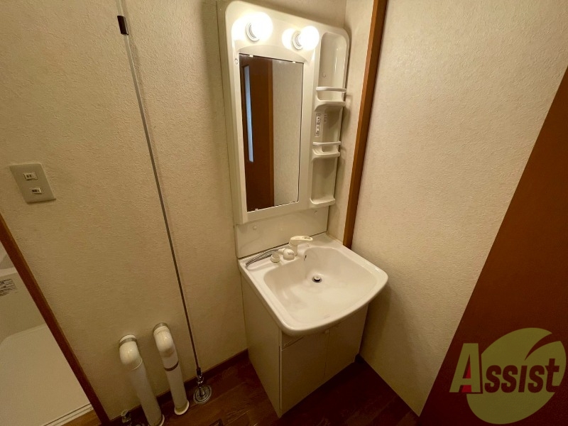 洗面設備　独立洗面台です。大きくてよいですね。シャンプーもできます！