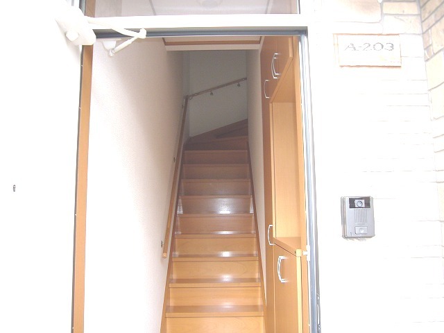 玄関　反転タイプのお部屋です。