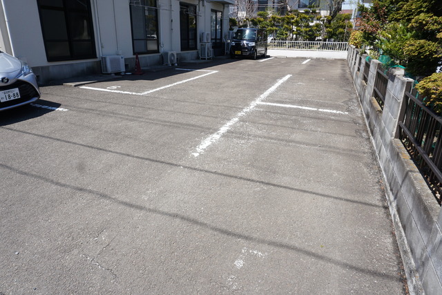 駐車場　【敷地内駐車場】