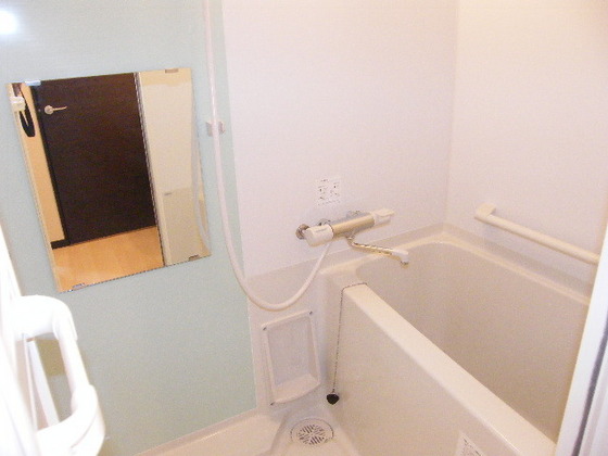 バス・シャワールーム　※別部屋の写真です