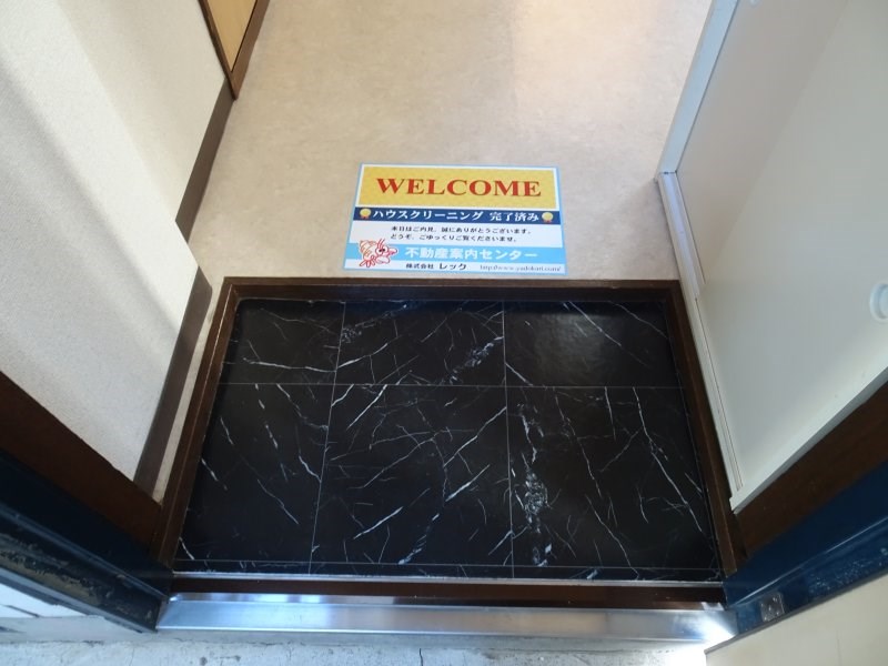玄関　玄関内側