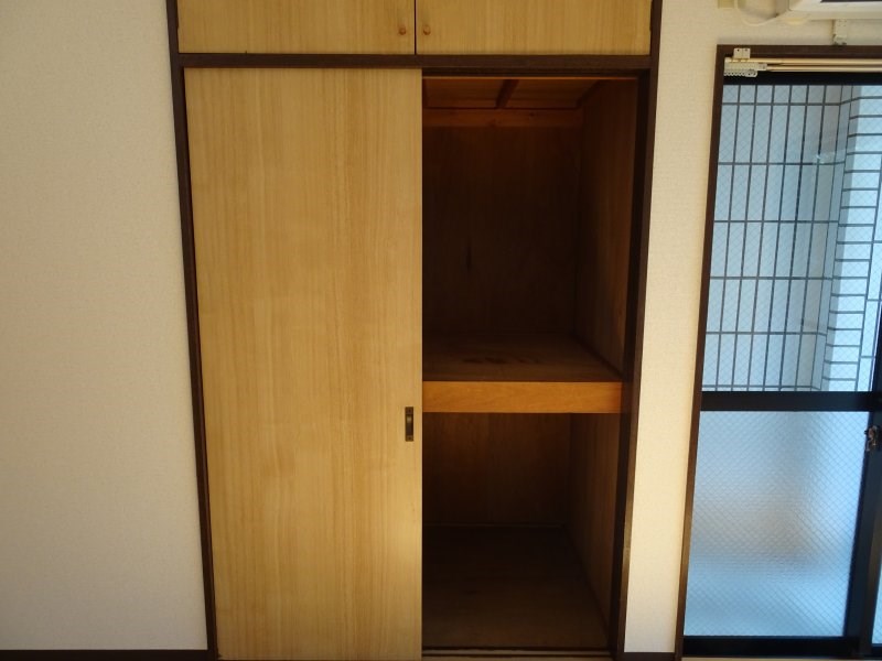 収納　天袋付でたっぷり収納できます