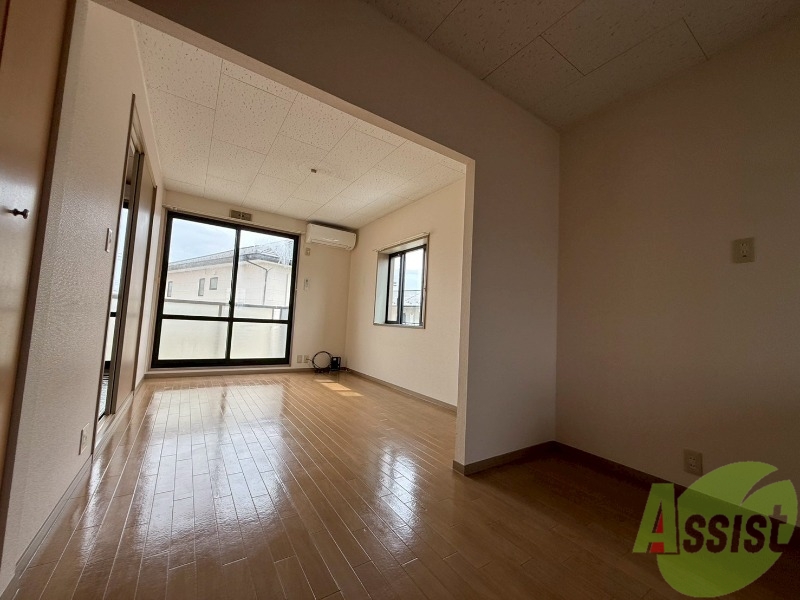 居室・リビング　リビングは１１帖のＬＤＫです。広々していていいですね。