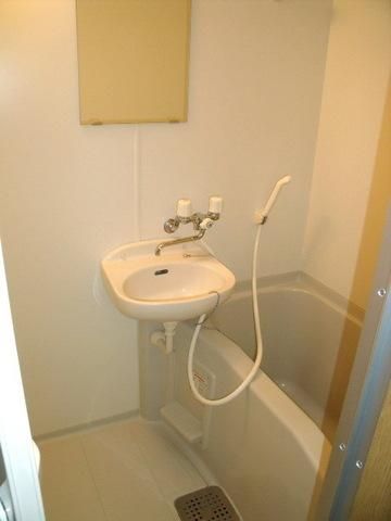 バス・シャワールーム　洗面付きバスルーム