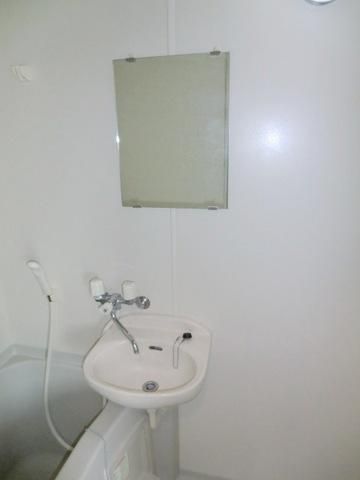 洗面設備　鏡付き洗面台