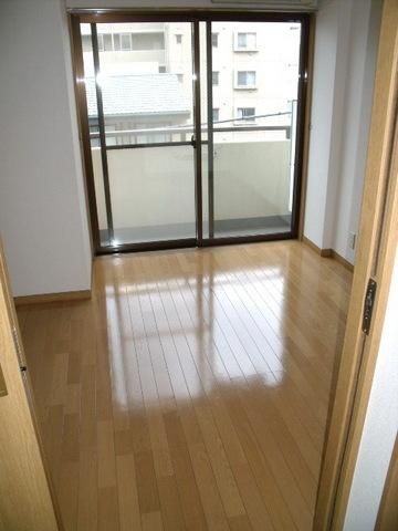 居室・リビング　明るい室内