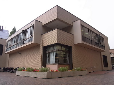 図書館　目黒区立目黒区民センター図書館（図書館）まで546m
