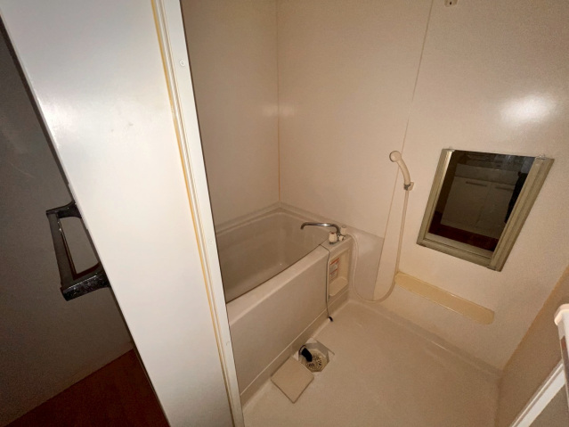 バス・シャワールーム　バストイレは別々です♪