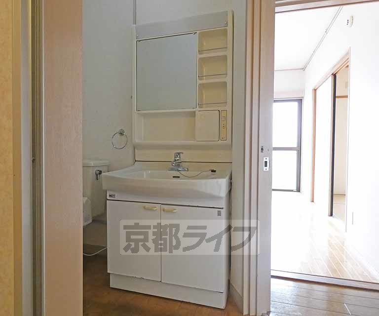 洗面設備　洗面台です。