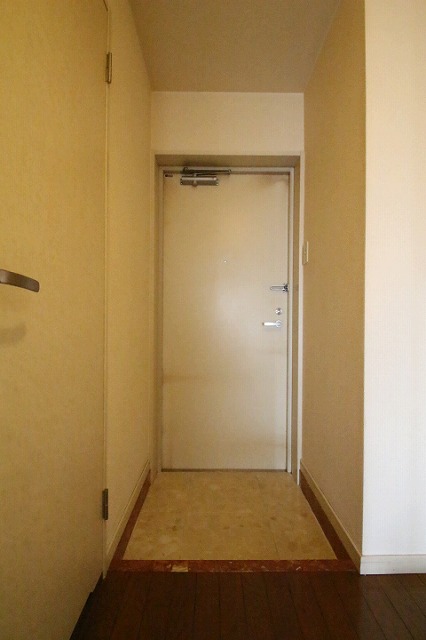 玄関　同物件別室です。