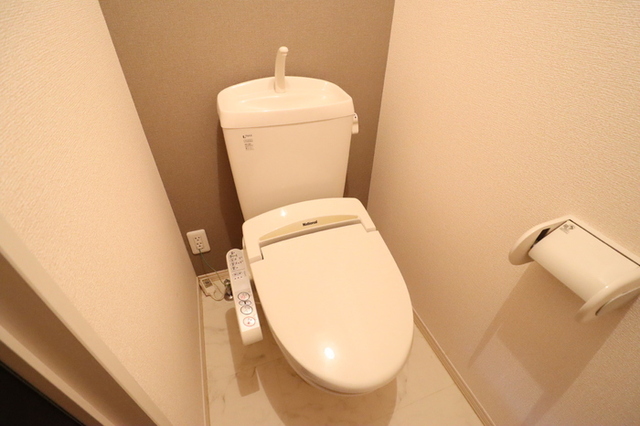 トイレ　温水洗浄暖房便座