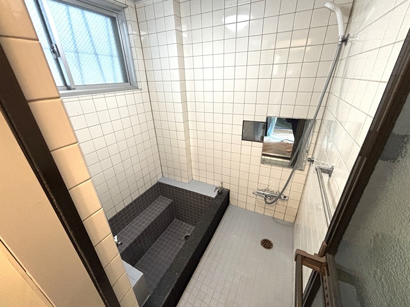 バス・シャワールーム　浴室（温泉管新設しております）