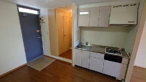 キッチン　現状優先。設置は現地と異なる可能性があります。