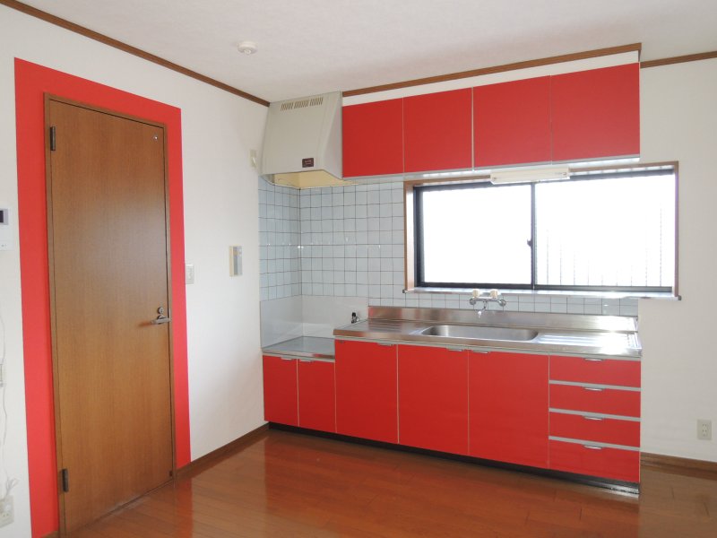 キッチン　自然光が入る窓のあるキッチン