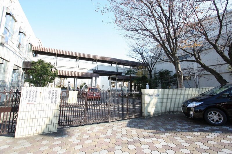 小学校　名古屋市立名東小学校（小学校）まで481m